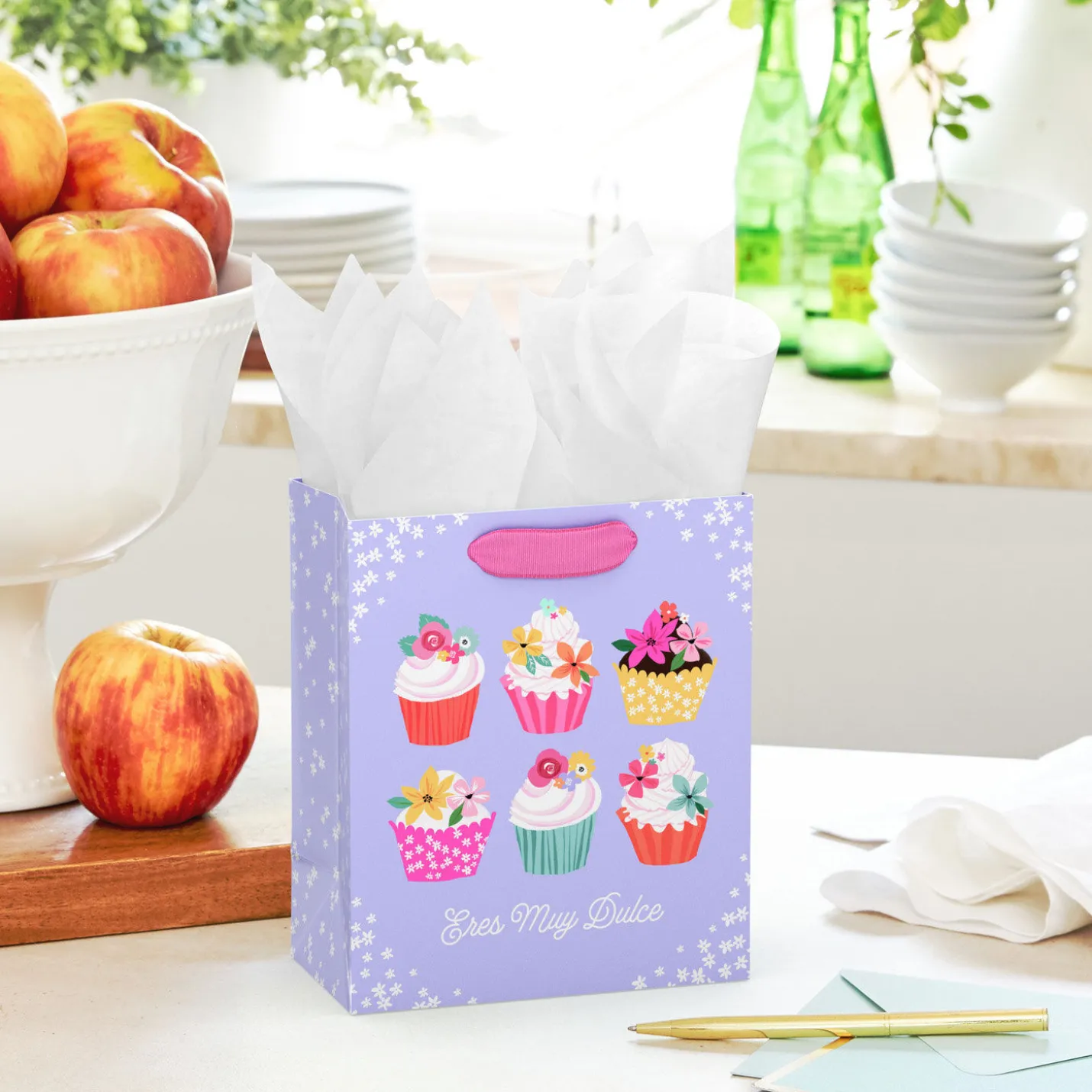 6.5" Eres Muy Dulce Cupcakes on Lavender Small Gift Bag