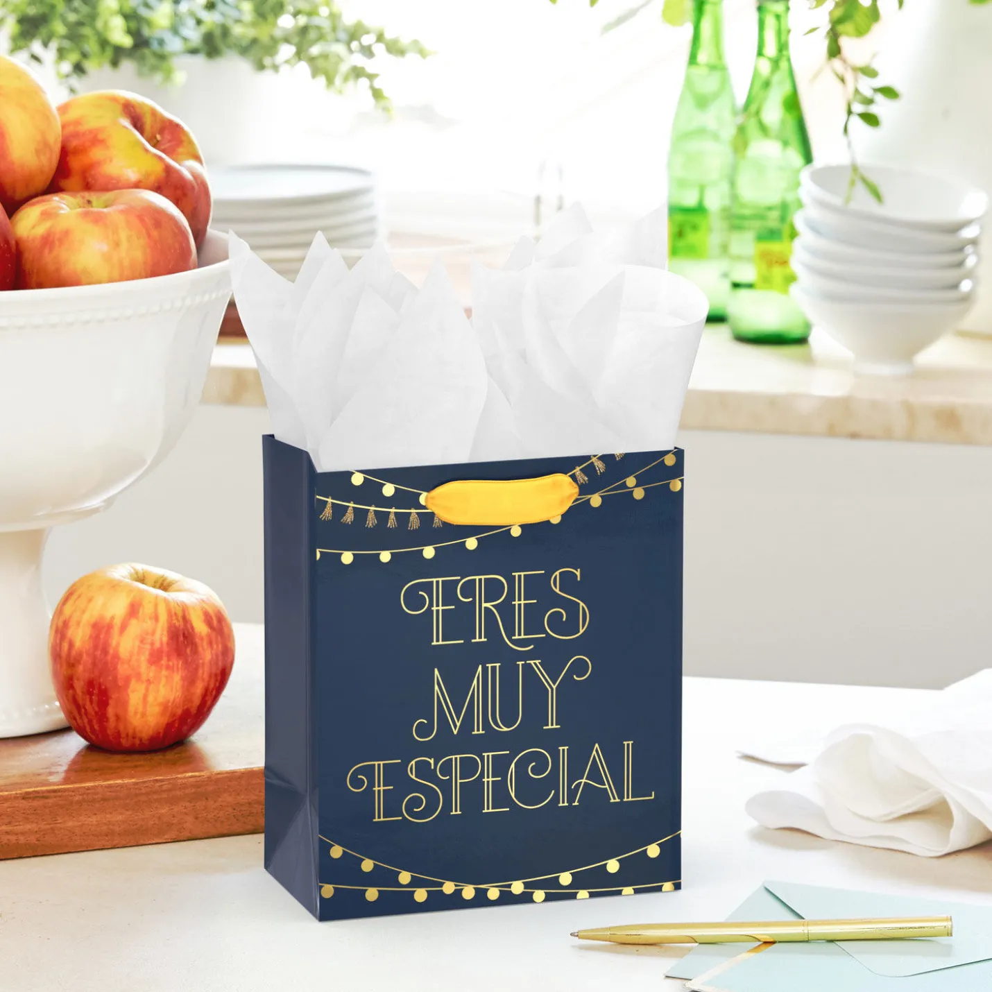 6.5" Eres Muy Especial Gold on Navy Small Gift Bag