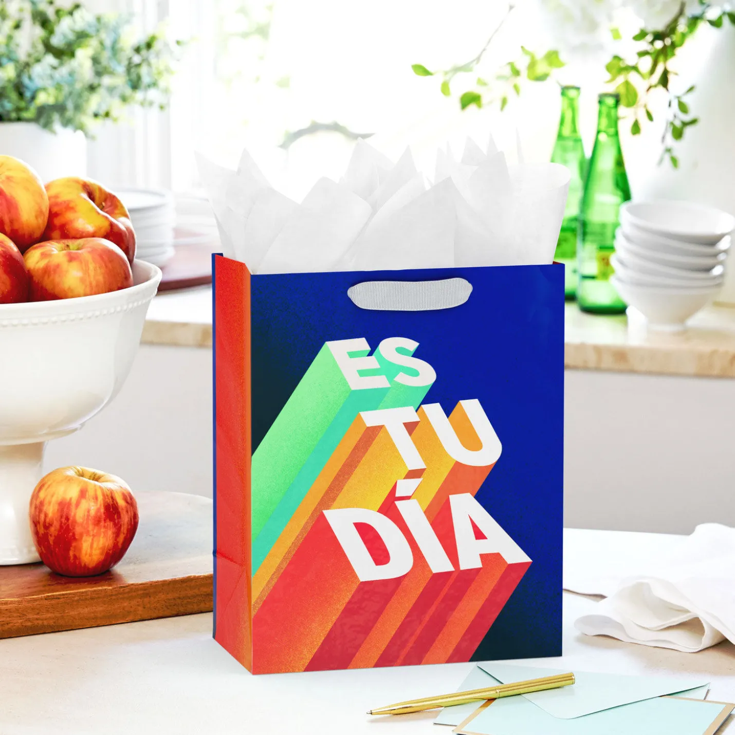 9.6" Es Tu Día Shadow Lettering on Blue Medium Gift Bag