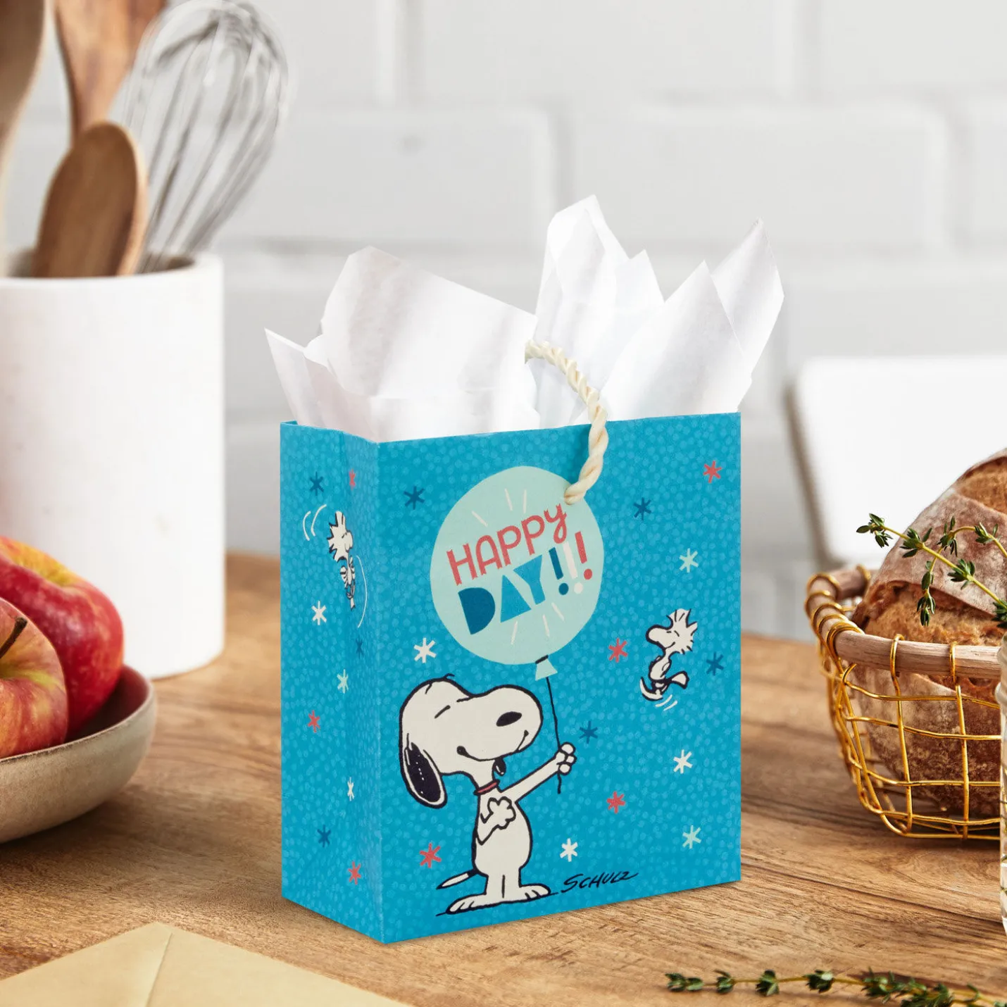 4.6" Peanuts® Snoopy With Balloon Gift Card Holder Mini Bag
